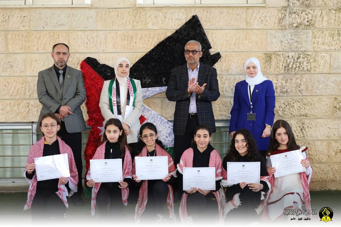 نظّم قسم ثانوية البنات في مدارس الأمم الإبداعية إذاعةً مدرسيةً مميّزة