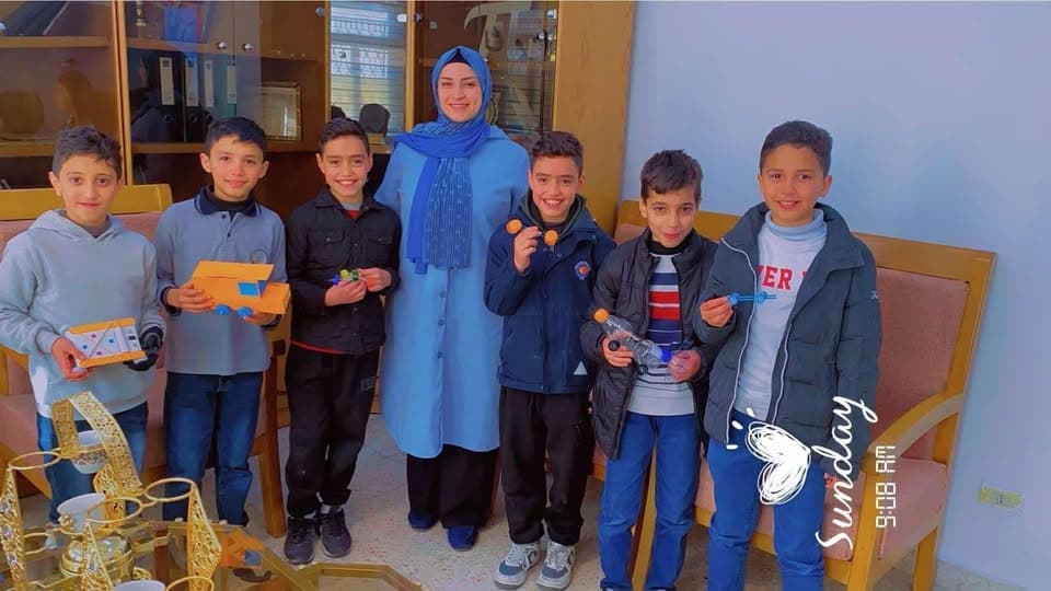 شارك طلاب الصف الرابع بعمل نشاط لمادة التربية المهنية