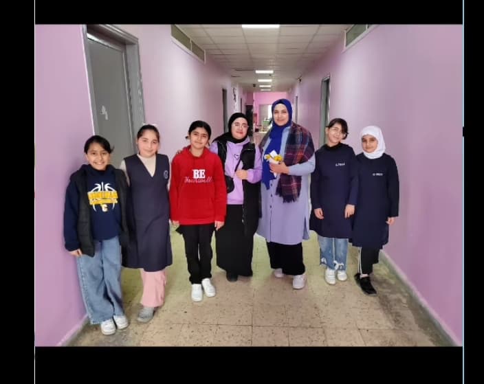 مجموعة من الأعمال الجمالية ضمن حصة التربية الفنية