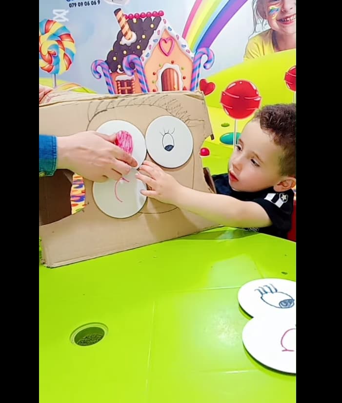 التجربة الجديدة لأي نشاط يحفز الخيال عند الطفل