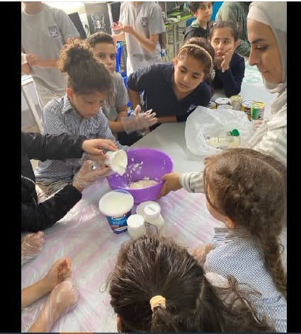 طلبتنا مع أنشطة البرامج الاثرائية.. لجنة الطهي و الفنون