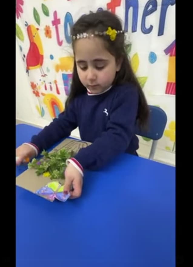 نشاط الربيع إلى تعريف الطلاب عن فصل الربيع