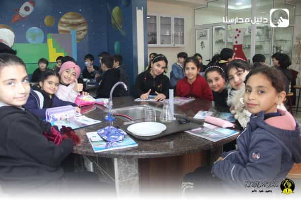 تجارب علمية لحالات المادة مع طلاب الصف الثالث