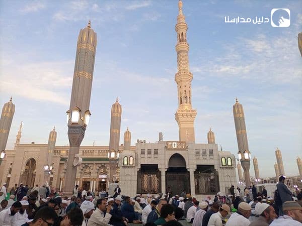من رحاب المسجد النبوي لرحلة عشاق مكة ( طلبة التوجيهي )