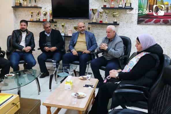 اجتمع مدير المدرسة أ. عبادة الحياري مع مجلس أولياء الأمور وذلك في الاجتماع الأول