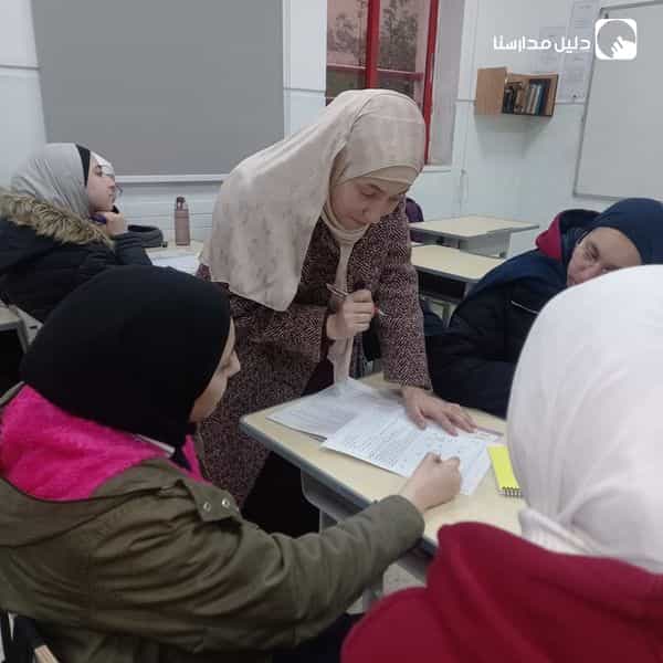 حصة مميزة في مادة علوم الأرض لطالبات الصف العاشر مليئة بالمهمات التعليمية