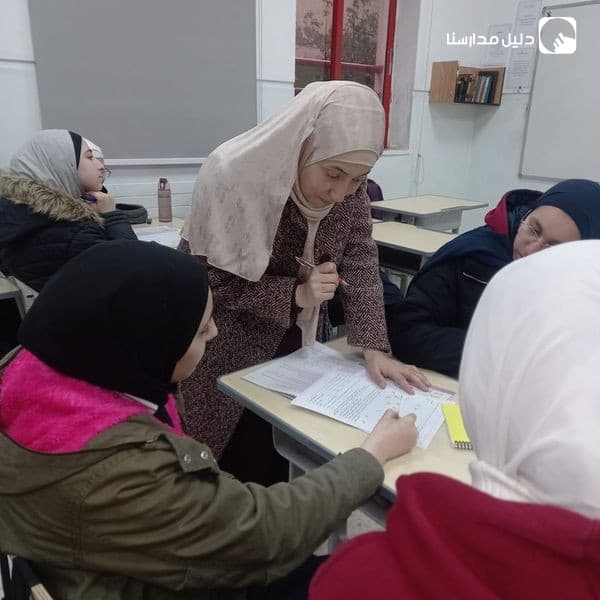 حصة مميزة في مادة علوم الأرض لطالبات الصف العاشر مليئة بالمهمات التعليمية