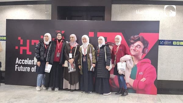 تشرفت طالبات العمرية بحضور مؤتمر HTUX مسارات مسرّعة نحو مستقبل التعلم والعمل ..