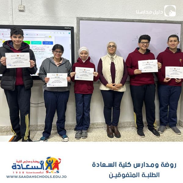 A part of handing out certificates of the excellent students in the first semester🤩
