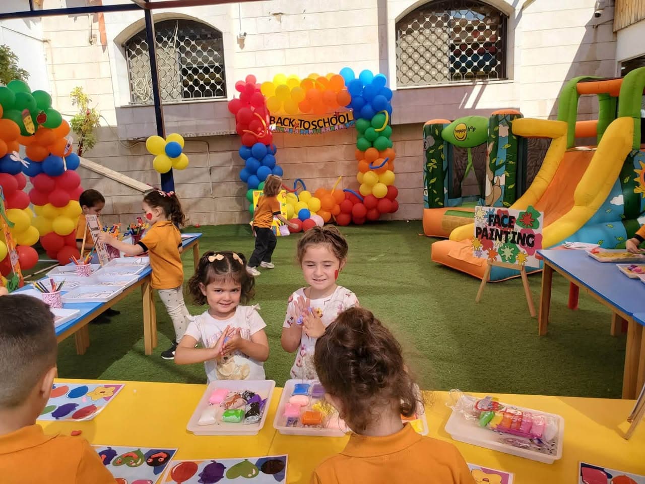 مرحبًا أيها الصغار! نتمنى لكم عامًا رائعًا قادمًا