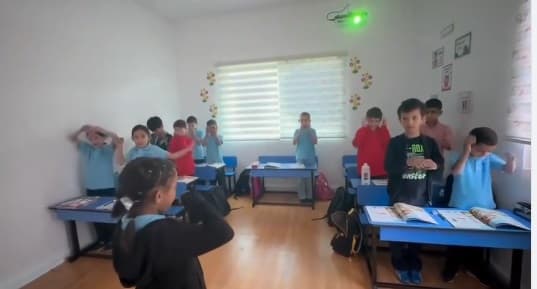 Our amazing heroes of grade 4 enjoyed their English class